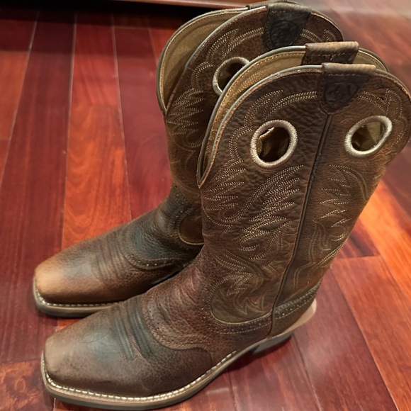 Ariat Brown Distressed Leather Cowboy Boots Size 8EE NWOT